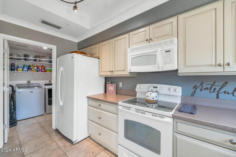 7710 E Gainey Ranch Rd-large-020-033-771