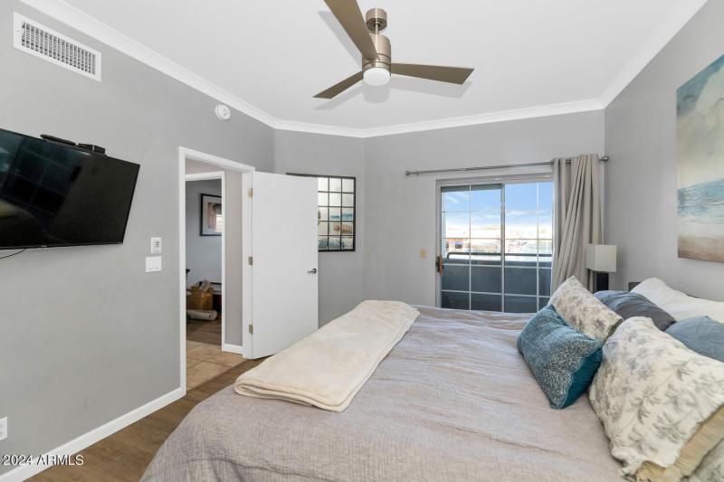 7710 E Gainey Ranch Rd-large-023-037-771