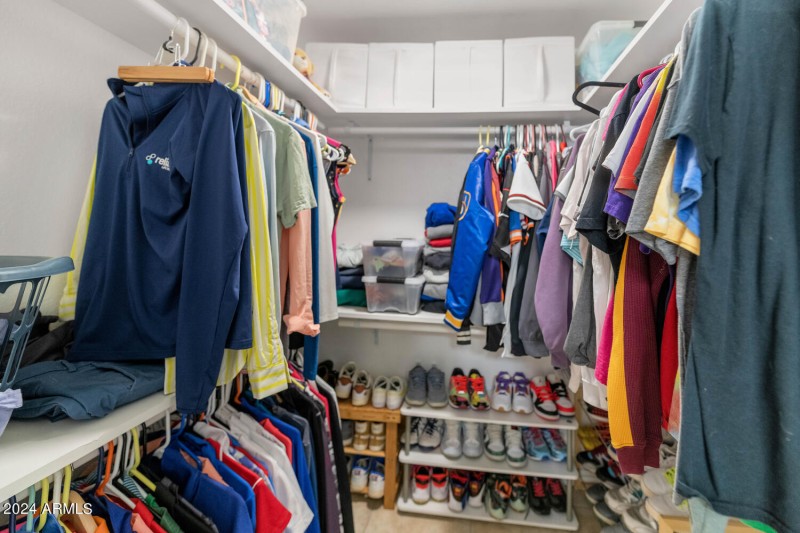 7710 E Gainey Ranch Rd-large-026-042-771