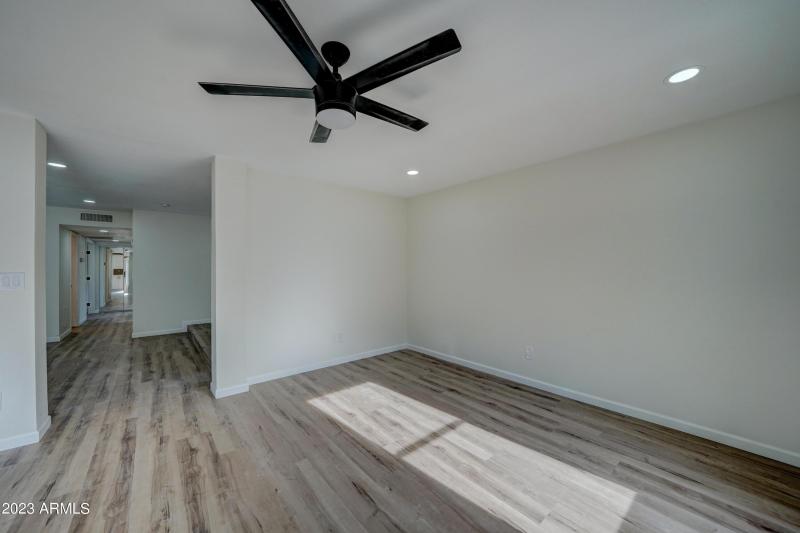 7113 W Sunnyside -12