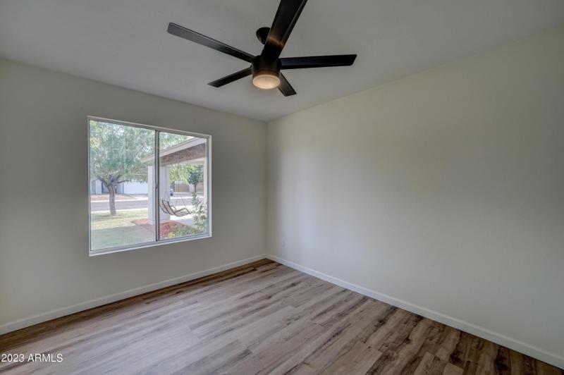 7113 W Sunnyside -15