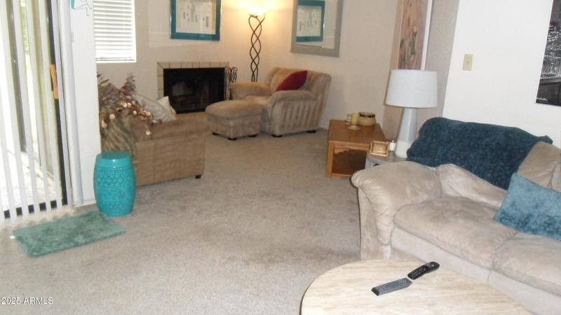 GREAT ROOM W/ FIREPLACE