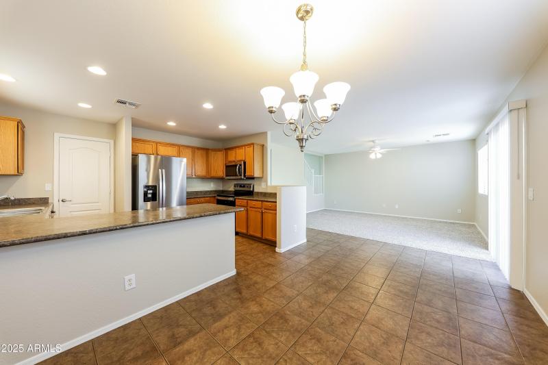 020-photo-dining-room-13573646