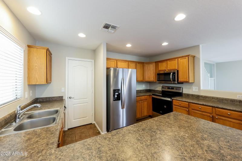 021-photo-kitchen-13573648