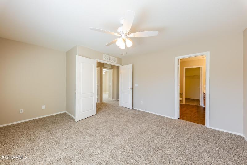 023-photo-primary-bedroom-13573636