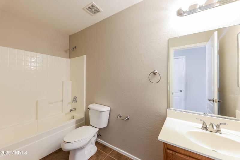 028-photo-bathroom-13573628