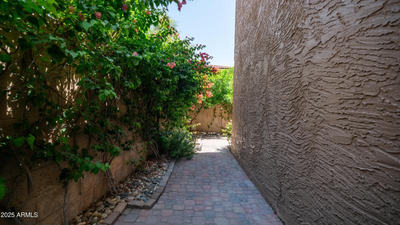 10420 N 10th St Unit 2 exterior-1