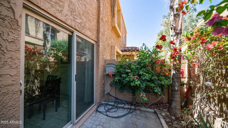 10420 N 10th St Unit 2 exterior-2