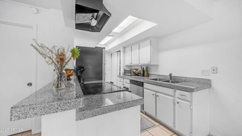 10420 N 10th St Unit 2 (6)