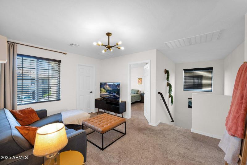 Upper loft flex space