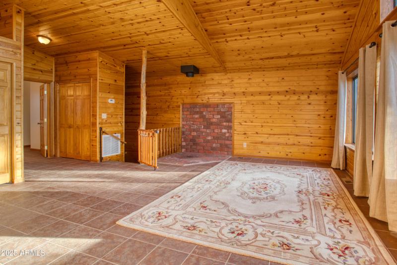 2836 Homestead Drive Overgaard, AZ 85933