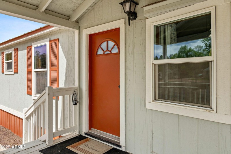 WELCOMING FRONT PORCH!