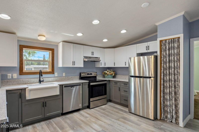 NEWELY REMODELED KITCHEN