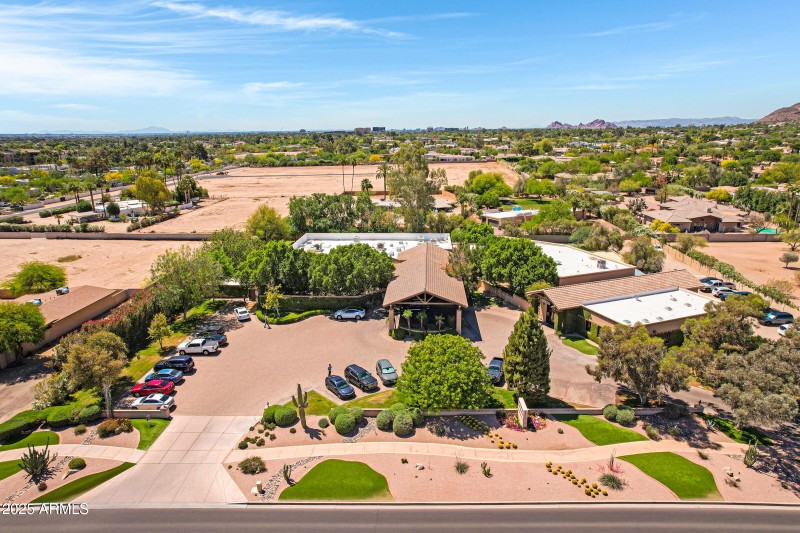 6909 E Lincoln Dr-70