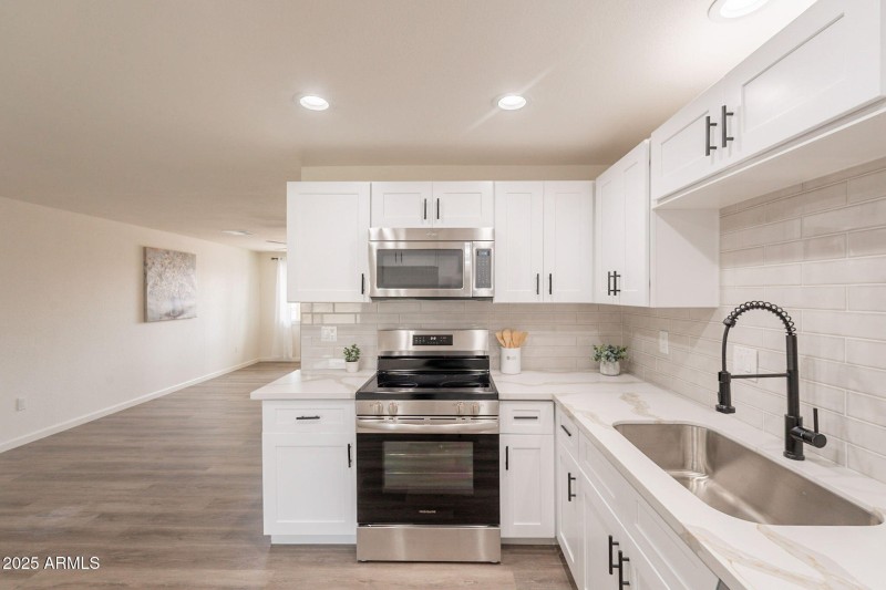 17-web-or-mls-Ludlow-17