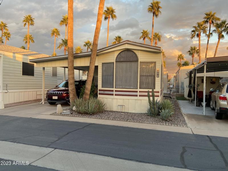 1EFBFA93-1D04-4E52-B7C7-FD3FC786B069