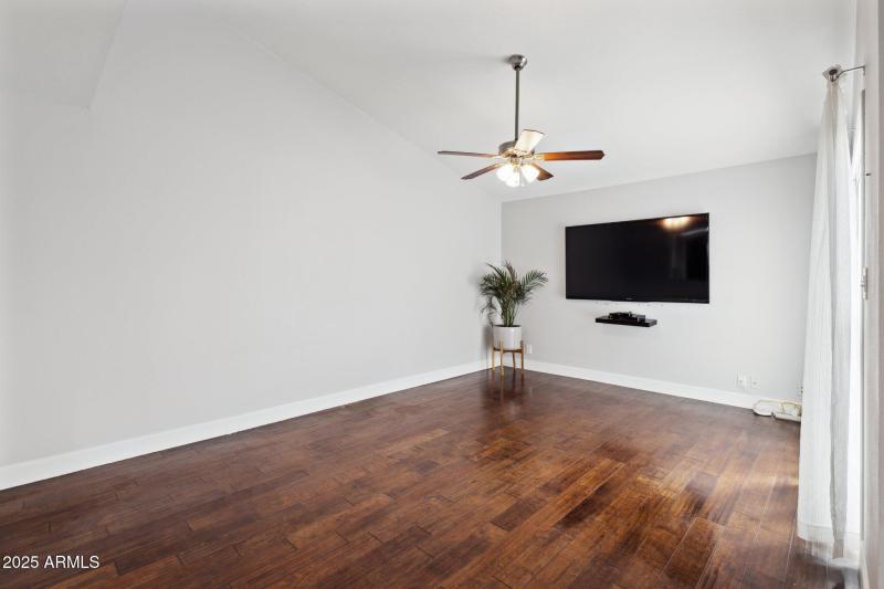 6-web-or-mls-5601-n-79th-st-1