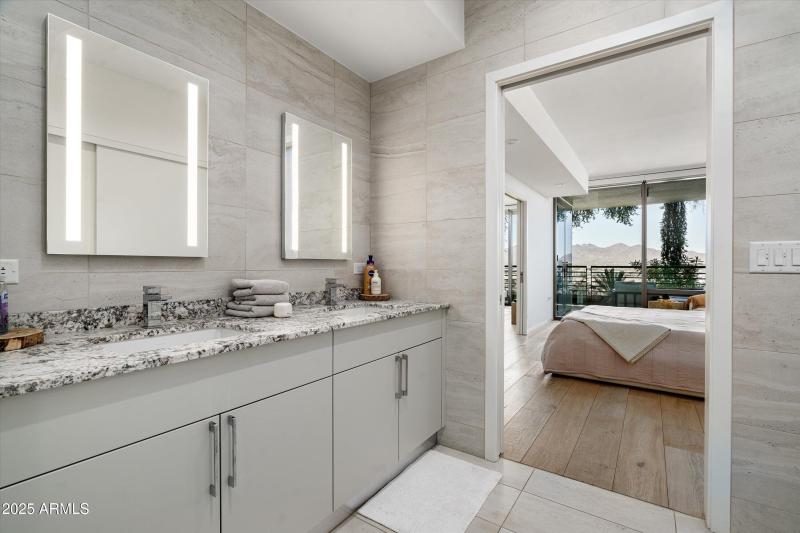 Dual Sinks / Vanities