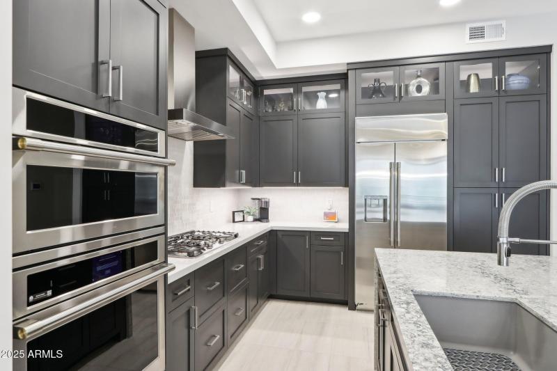 Kitchen with upgraded applainces