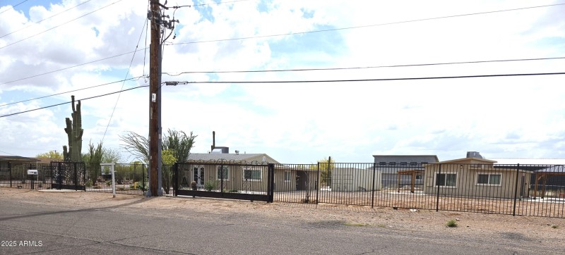 144 N Cactus Rd