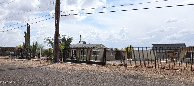 144 N Cactus Rd
