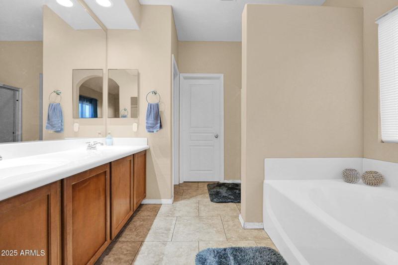 26-web-or-mls-P1222406