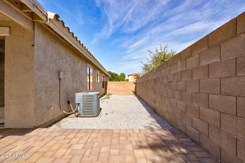 SIDE YARD