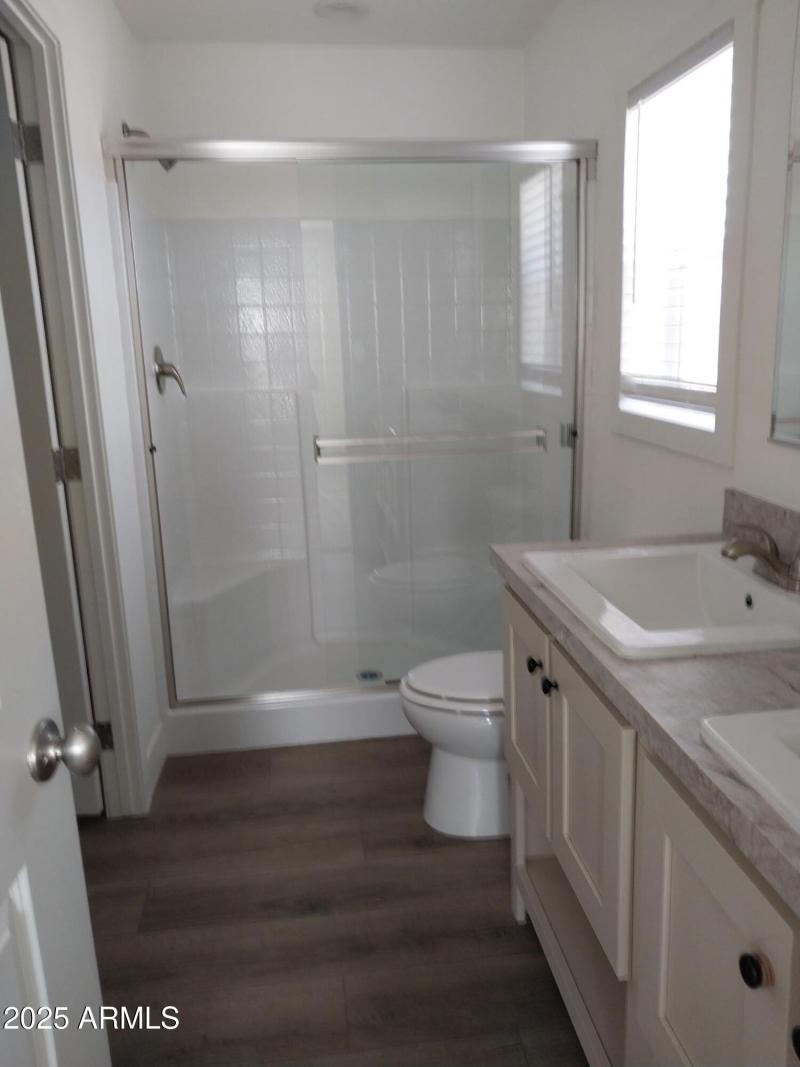 Double sinks in primary bedroom
