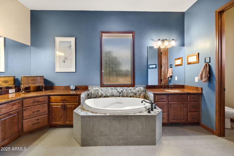 34-Primary Bathroom (2)