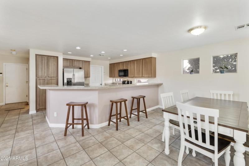 Kitchen with breakfast bar