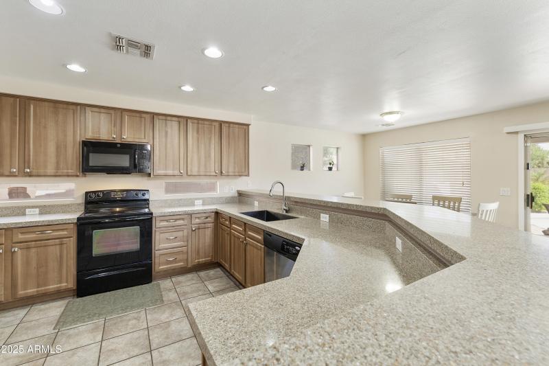 Kitchen with breakfast bar