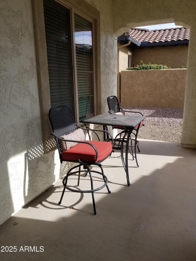 26824 W Potter Dr - front courtyard area