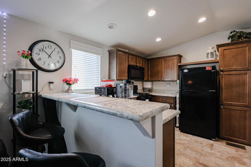 Kitchen / Breakfast Bar