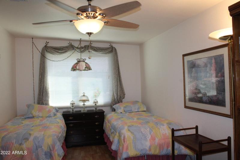 Extra Room with twin size beds