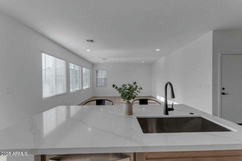 6434 N 17th_Kitchen_Island_1