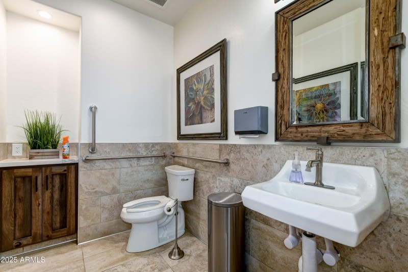 Guest Bathroom 2