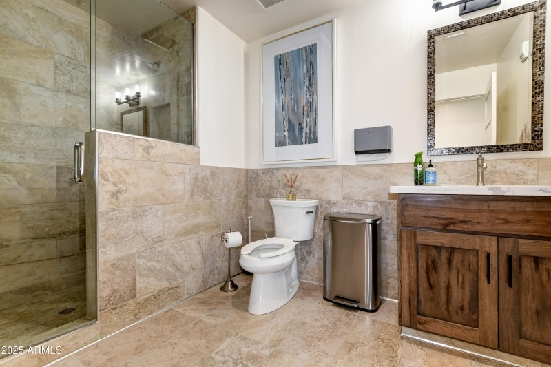 Guest Bathroom 4