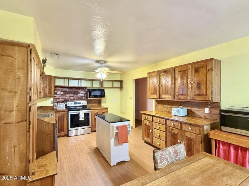 14 Kitchen Overview