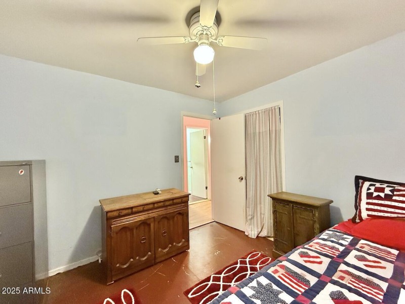 32 Bedroom 2 Entry