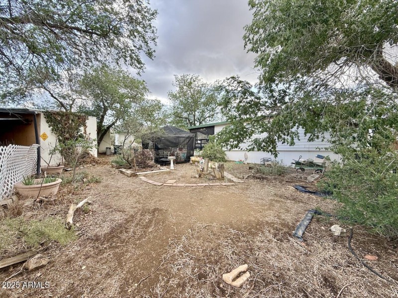 36 Fenced Yard (2)