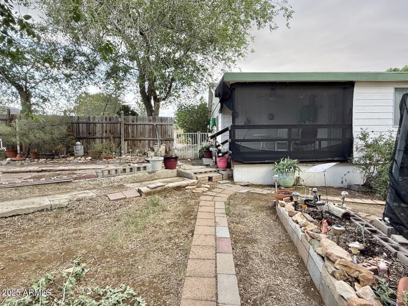38 Fenced Yard