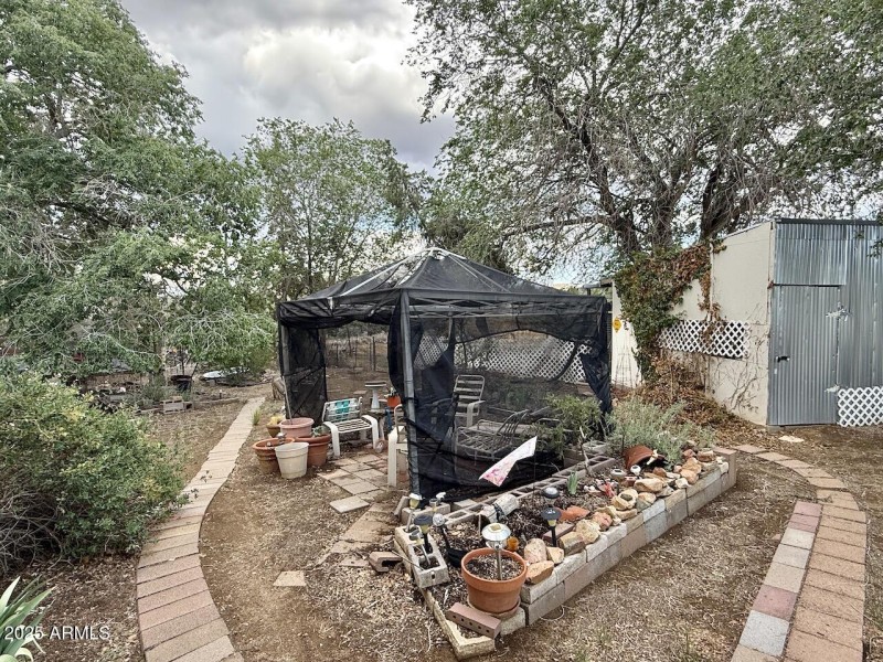 39 Fenced Yard (1)