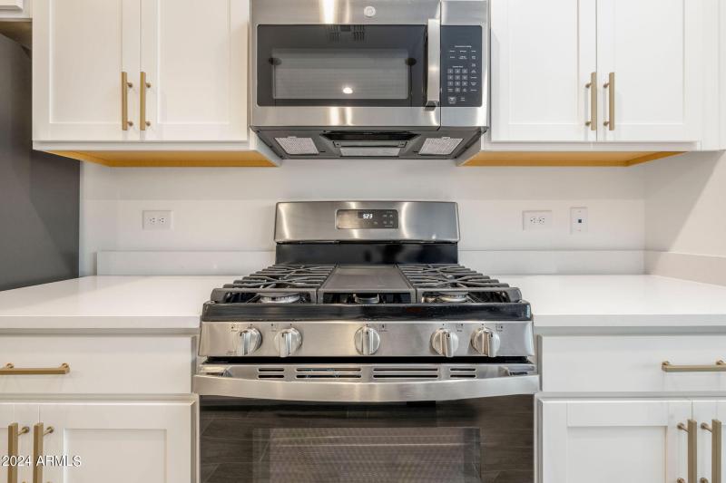 Kitchen Gas Range + Oven