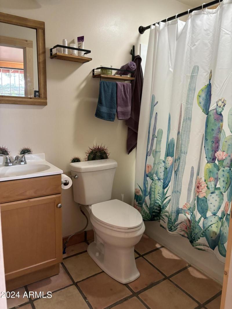 241 W 3rd Casita Bath