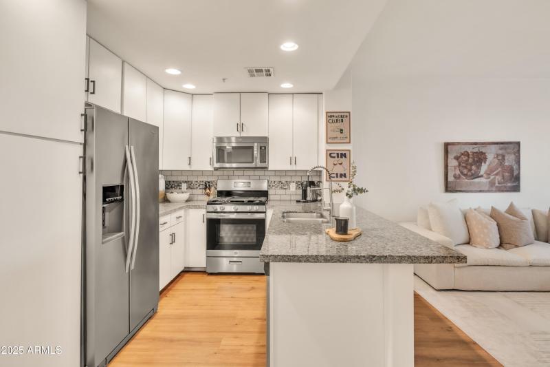 5450 E Deer Valley Dr 1004-8