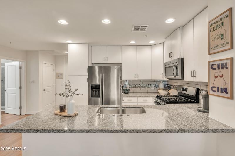 5450 E Deer Valley Dr 1004-9