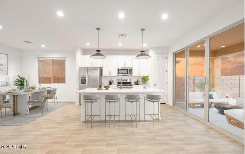 10 Virtualy Staged Kitchen