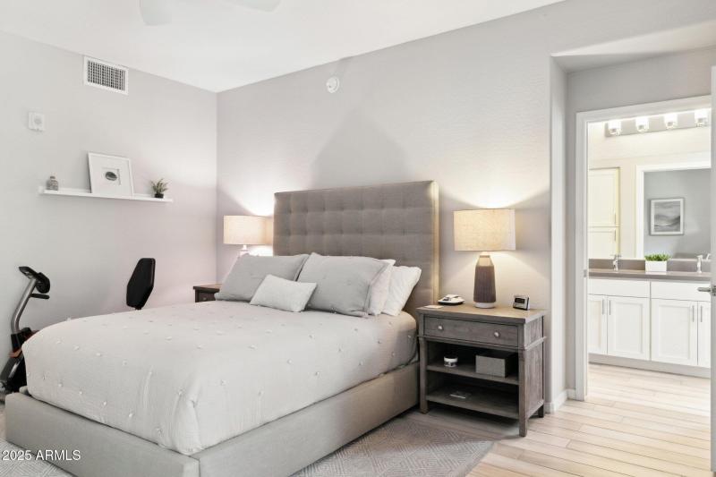 13-web-or-mls-17850-n-68th-st-2138