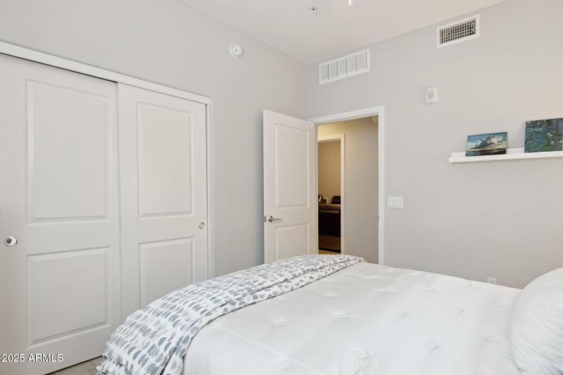 21-web-or-mls-17850-n-68th-st-2138