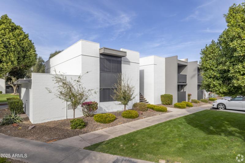 Emerald-Apartments - Building Exterior